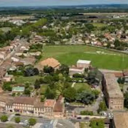 L'oustal Lägenhet